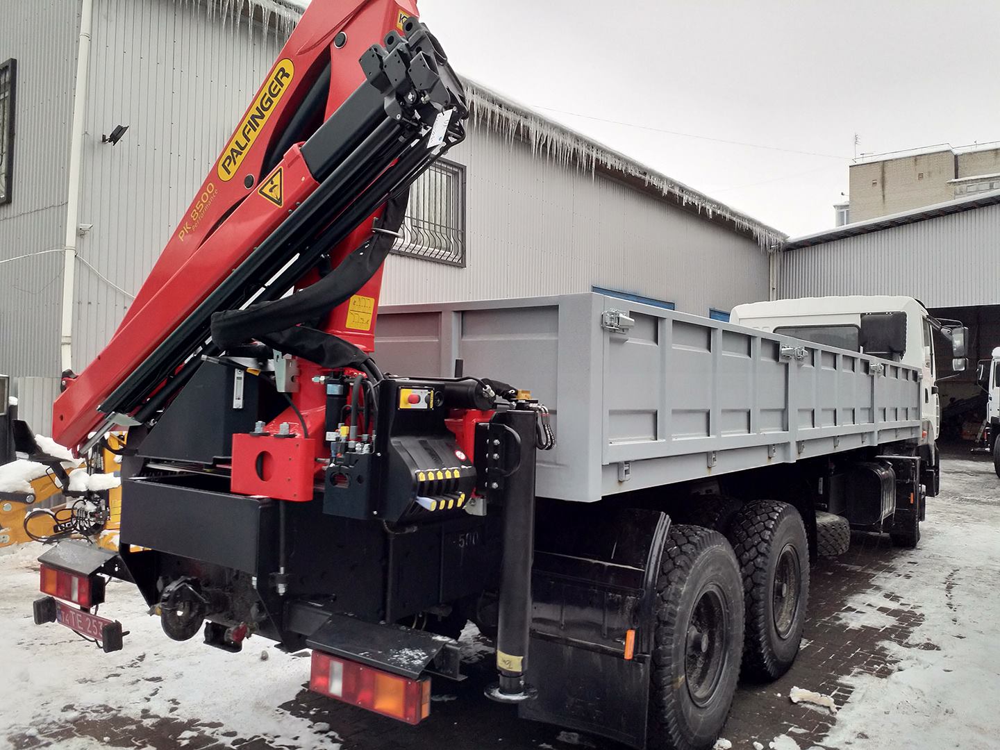 ZSO Bortovoi avtomobil KrAZ 6511B4 500 s kranom manipulyatorom PALFINGER PK8500 5