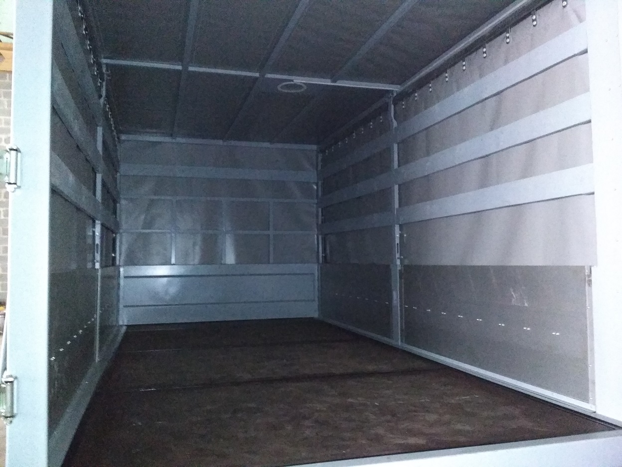 ZSO Bortovoi polupricep Renault Master s sdvijnymi shtorami i dveryami 5