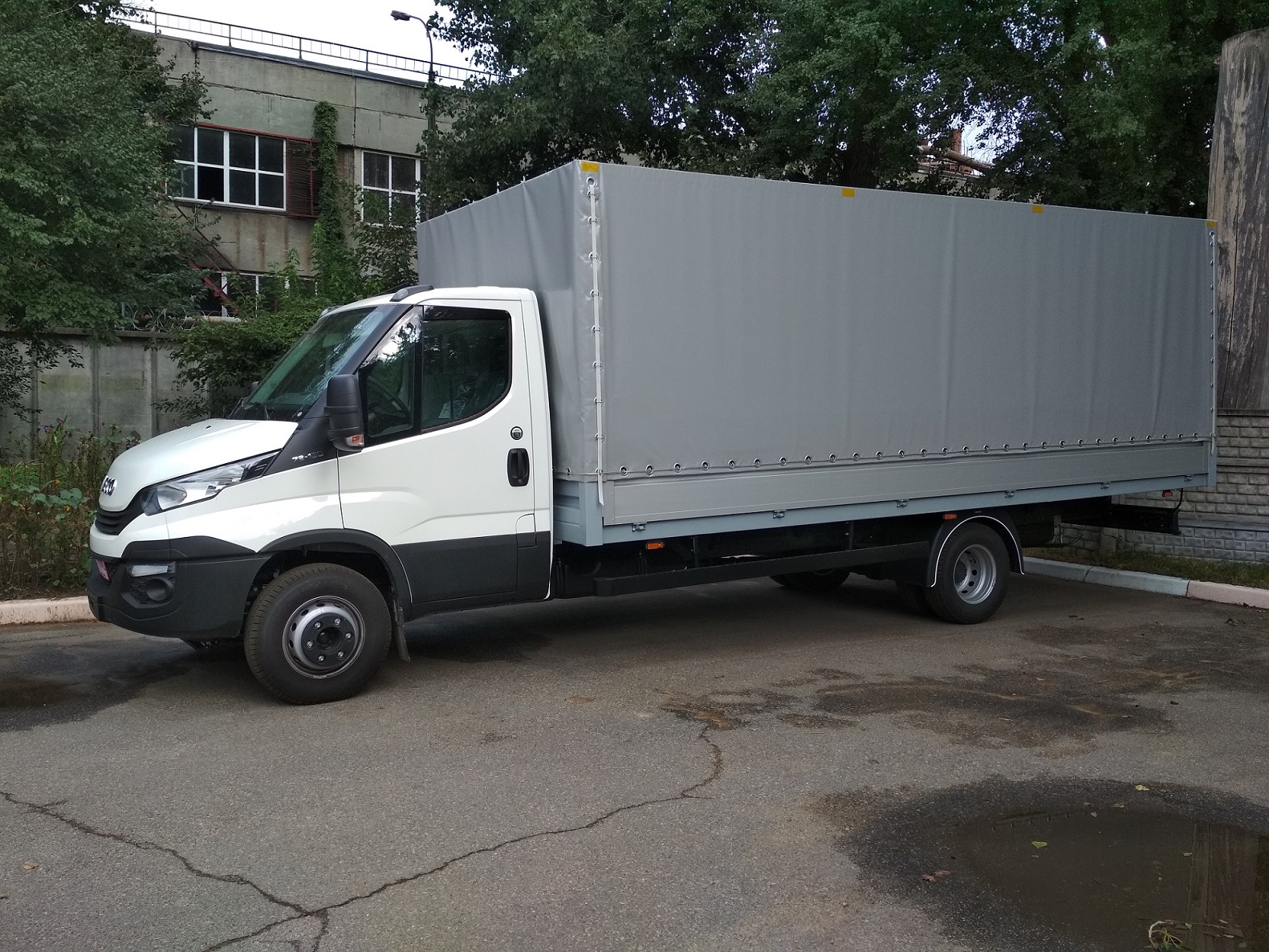 ZSO Bortovoi tentovannyi Iveco Daily 70C15 1