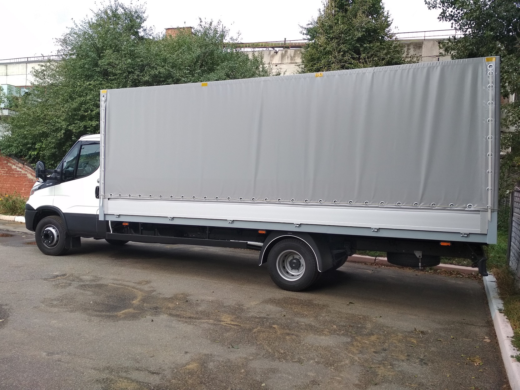 ZSO Bortovoi tentovannyi Iveco Daily 70C15 4