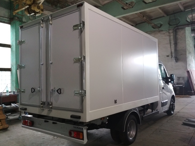 ZSO Refrijeratornyi furgon na baze shassi Renault Master 4