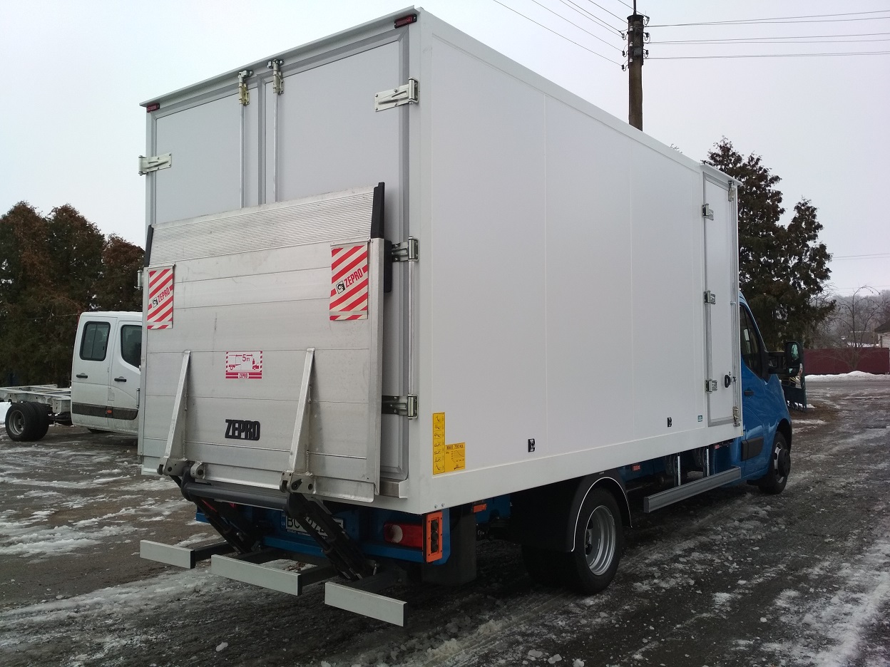 ZSO Renault Master s refrijeratornym furgonom i gidrobortom 4