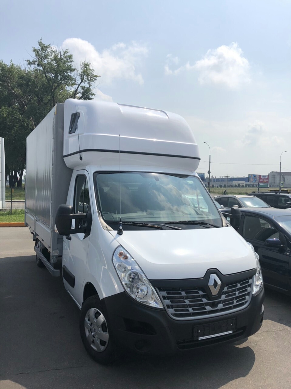 ZSO Renault Master s tentovanoi bortovoi platformoi 1