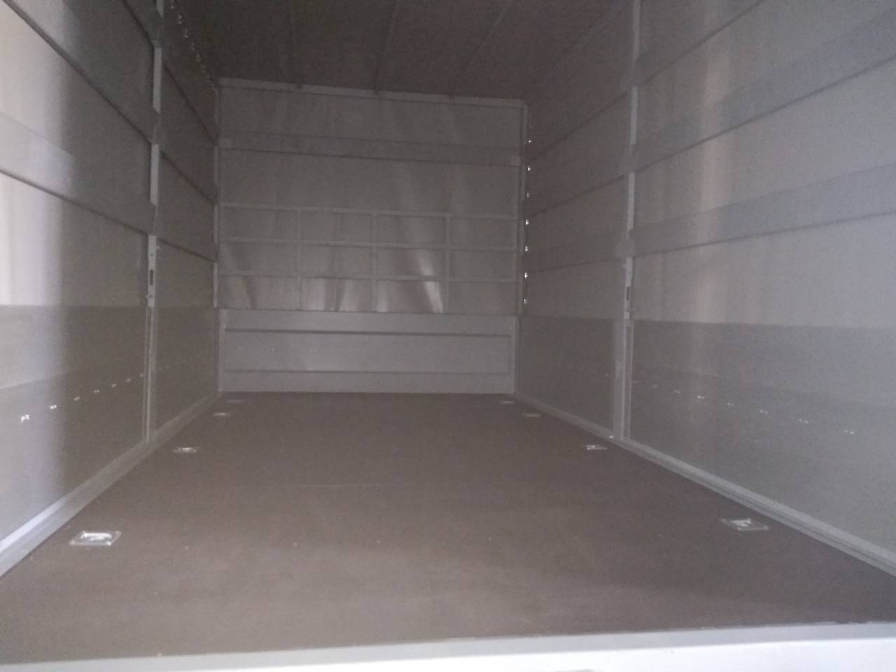 ZSO Renault Master s tentovanoi bortovoi platformoi 5